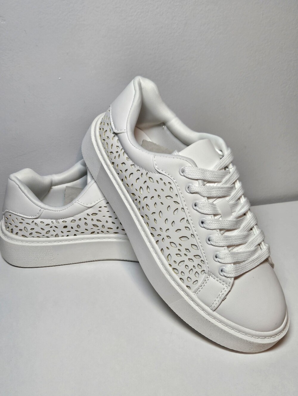 Studio 1886 Laser Cut Floral Pattern Sneakers, White, Sz 8